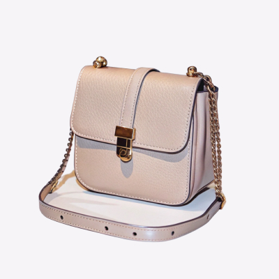 Через плечо